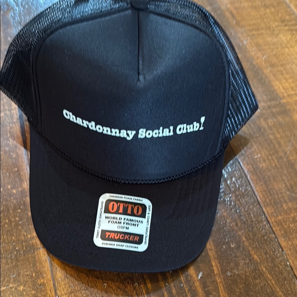 Women’s Trucker Hat. NWT